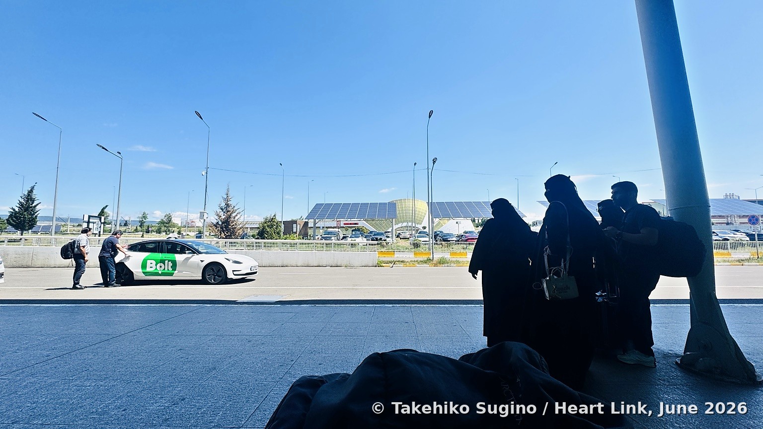 トビリシ国際空港にて。2026年6月、杉野毅彦撮影